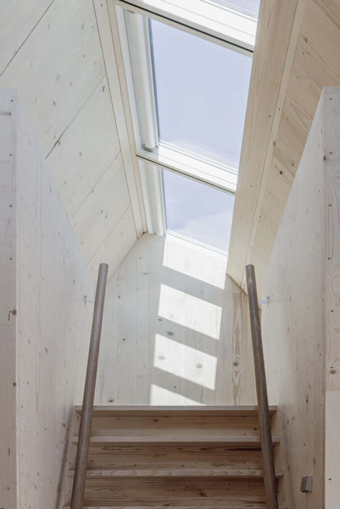 Tiny_House_Durlach_Treppe und Empore CE